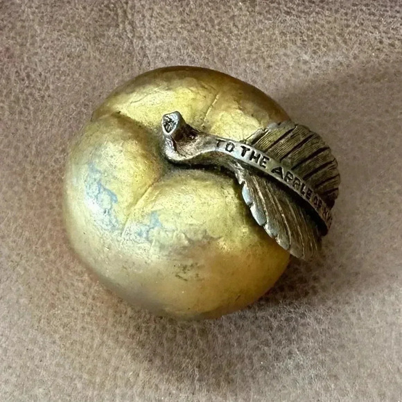 Gilt Bronze Apple Paper Weight Vintage Bronze/Gold “To The Apple Of My Eye” - Picture 4 of 7